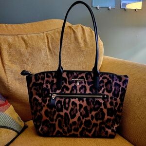 SOLD - Michael Kors Kelsey Tote